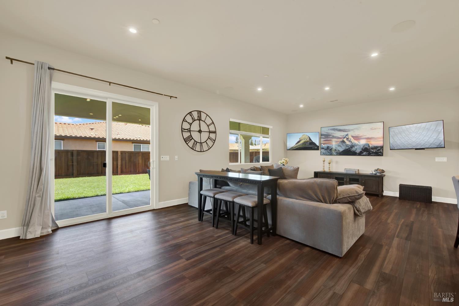 Detail Gallery Image 17 of 82 For 765 Fig Tree Ln, Dixon,  CA 95620 - 4 Beds | 3 Baths