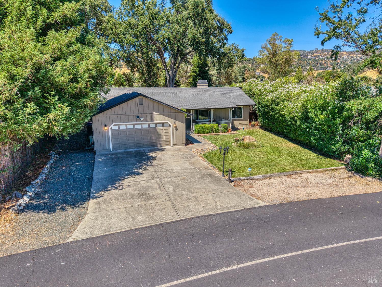 Detail Gallery Image 8 of 63 For 18164 Fishhook Ct, Hidden Valley Lake,  CA 95467 - 5 Beds | 3 Baths