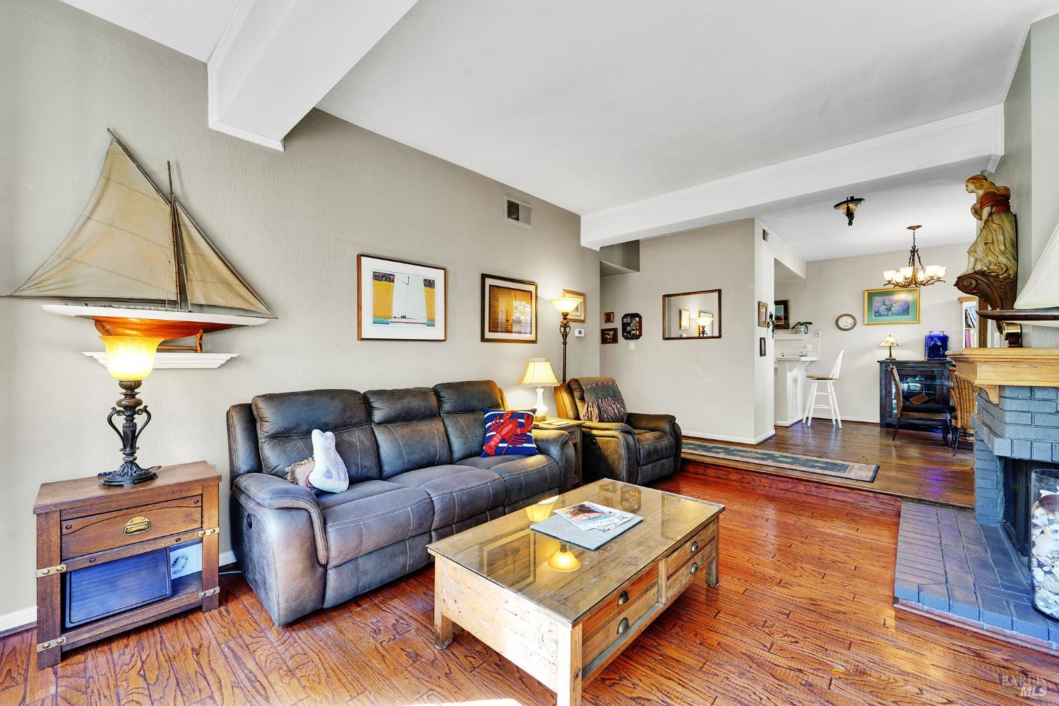 Detail Gallery Image 7 of 19 For 314 E 2nd St, Benicia,  CA 94510 - 2 Beds | 2 Baths