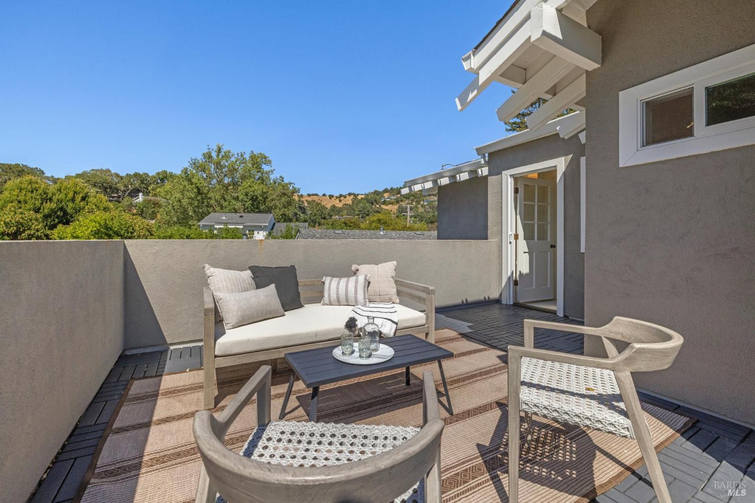 Detail Gallery Image 9 of 80 For 69 Broadmoor Ave, San Anselmo,  CA 94960 - 5 Beds | 3 Baths