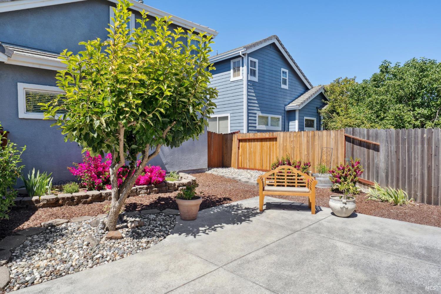 Detail Gallery Image 27 of 29 For 1463 Woodside Cir, Petaluma,  CA 94954 - 3 Beds | 2/1 Baths
