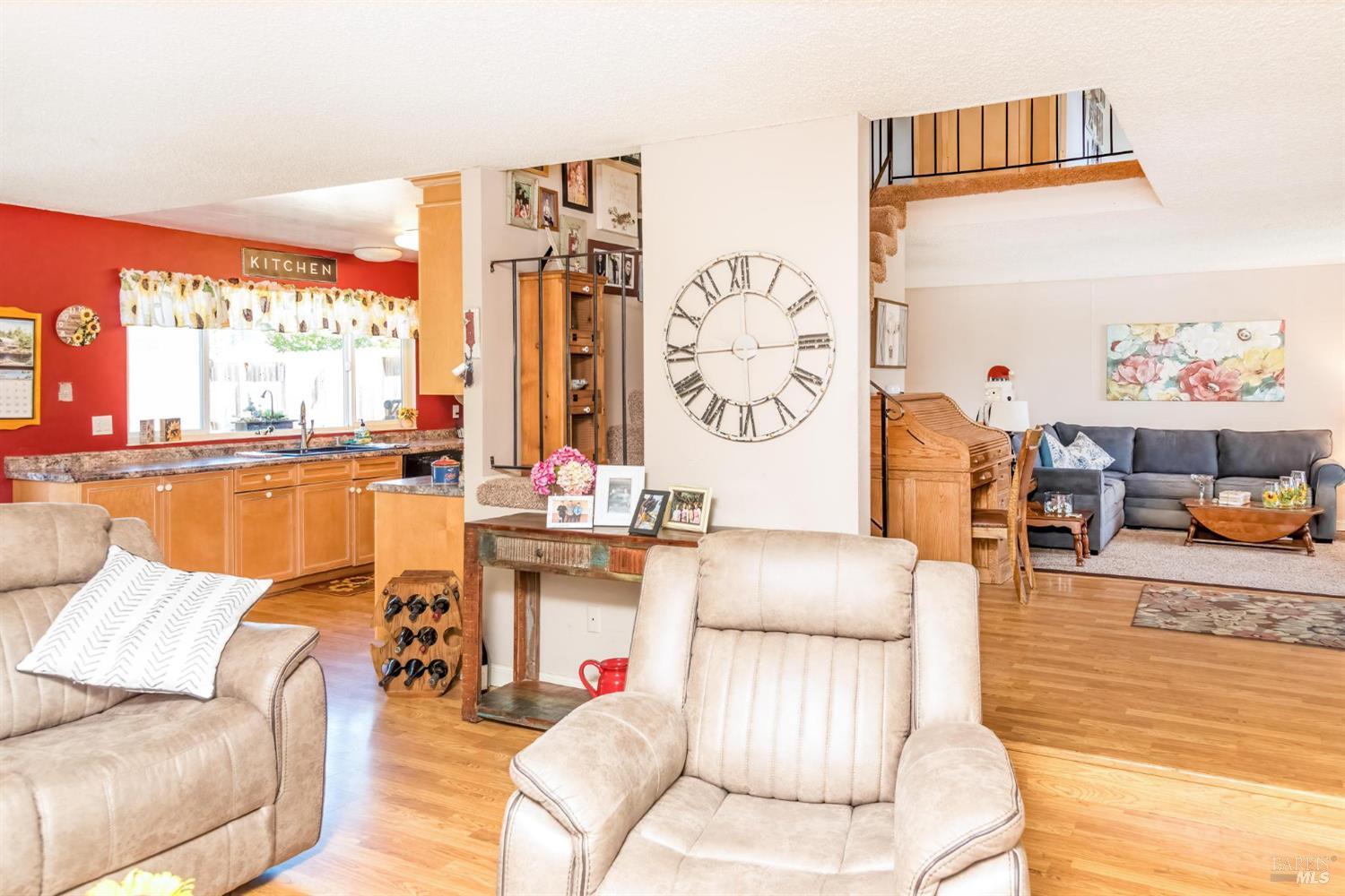 Detail Gallery Image 12 of 32 For 936 Edith Ct, Rohnert Park,  CA 94928 - 6 Beds | 2/1 Baths