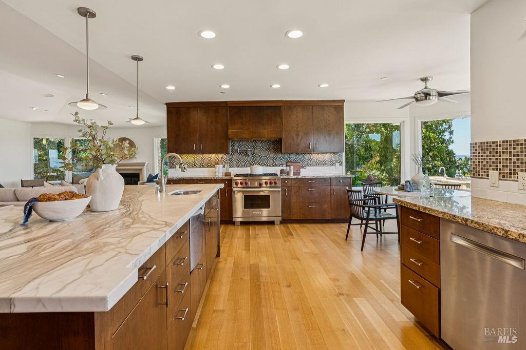 Detail Gallery Image 11 of 48 For 90 Taylor Rd, Tiburon,  CA 94920 - 5 Beds | 5/1 Baths