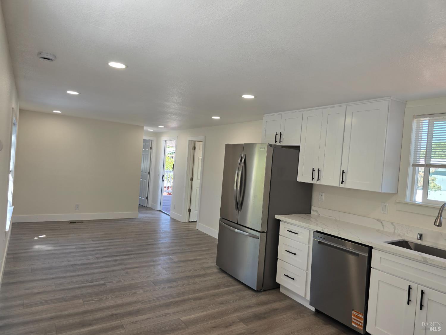 Detail Gallery Image 7 of 14 For 120 Bryce Canyon Rd, San Rafael,  CA 94903 - 3 Beds | 2 Baths