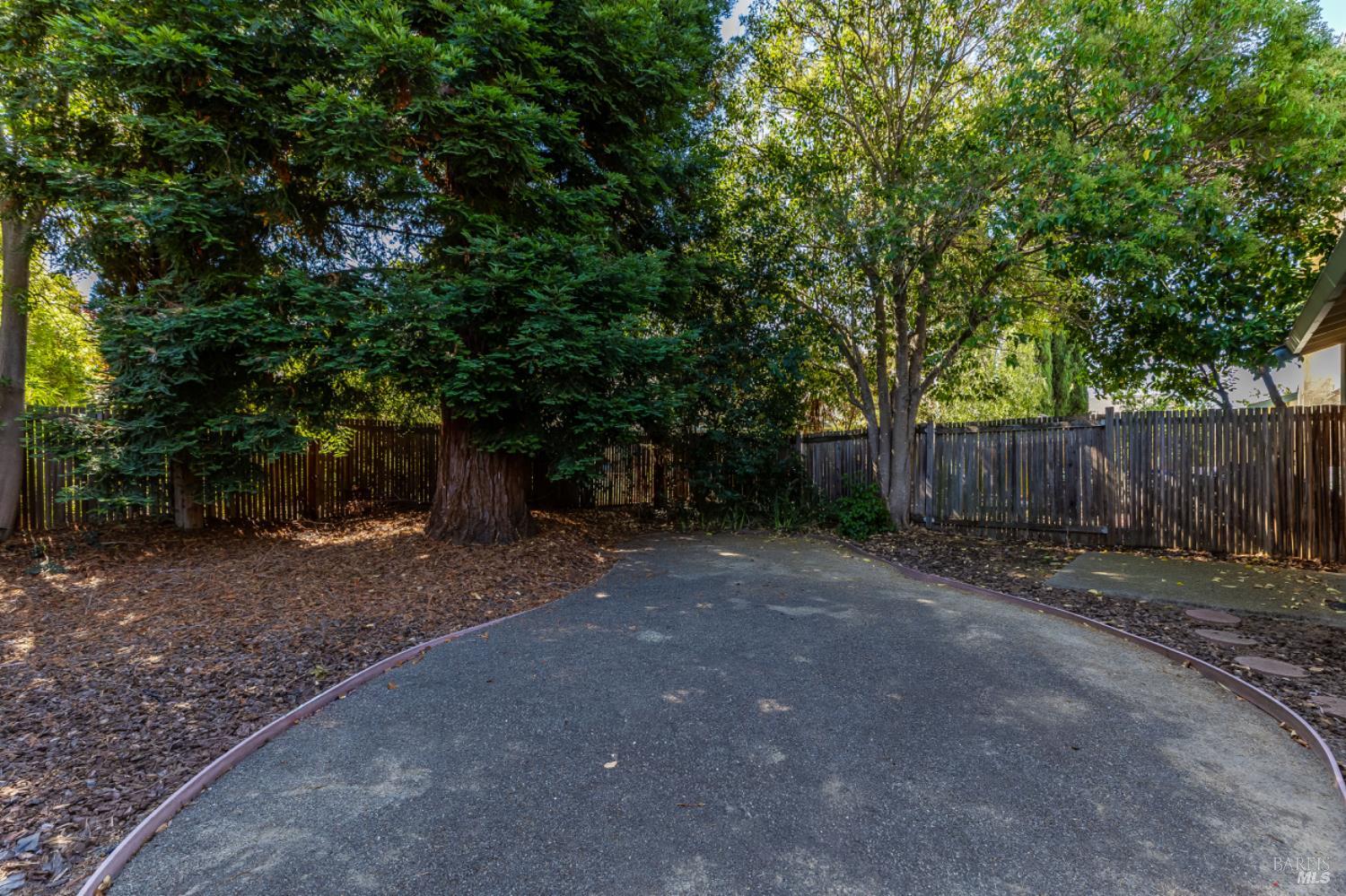 Detail Gallery Image 34 of 40 For 1517 London Cir, Benicia,  CA 94510 - 2 Beds | 2 Baths