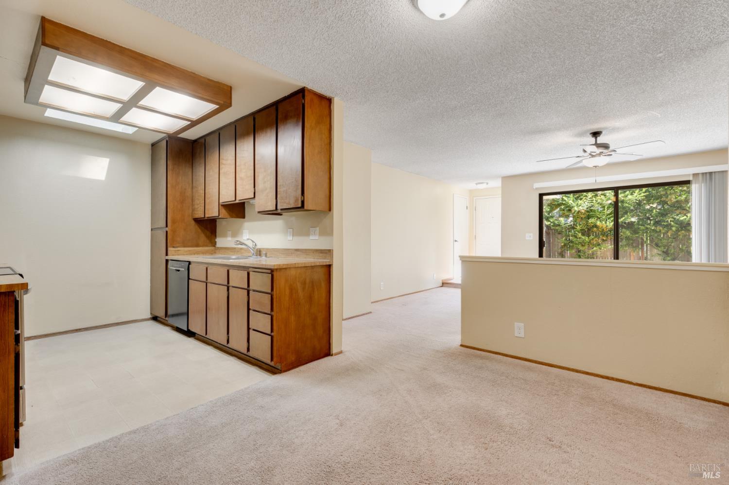 Detail Gallery Image 12 of 40 For 1517 London Cir, Benicia,  CA 94510 - 2 Beds | 2 Baths