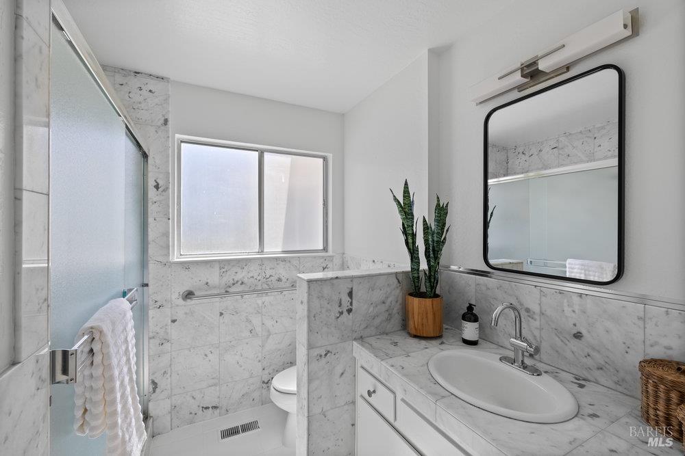 Detail Gallery Image 25 of 56 For 78 Windsor Ave, San Rafael,  CA 94901 - 4 Beds | 3 Baths