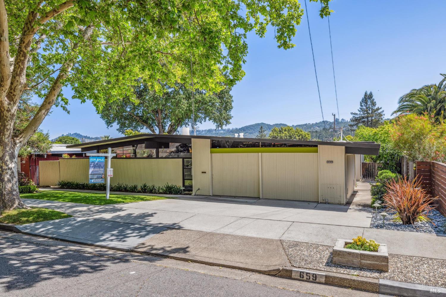 Detail Gallery Image 8 of 44 For 659 Las Colindas Rd, San Rafael,  CA 94903 - 4 Beds | 2 Baths