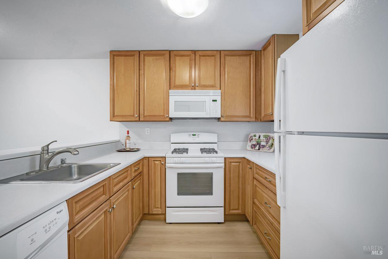 Detail Gallery Image 6 of 40 For 7767 Camino Colegio Dr, Rohnert Park,  CA 94928 - 1 Beds | 1 Baths