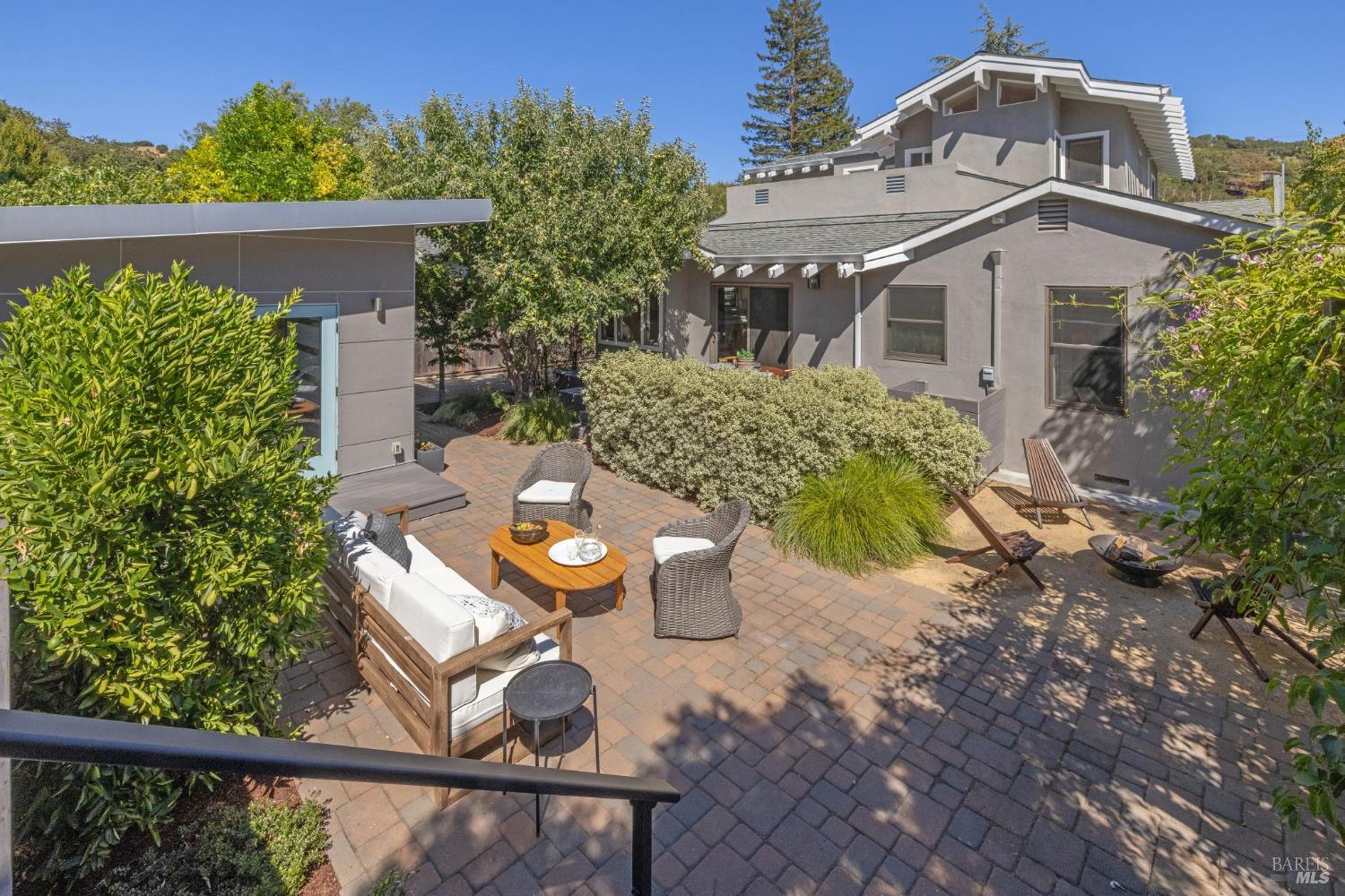 Detail Gallery Image 6 of 80 For 69 Broadmoor Ave, San Anselmo,  CA 94960 - 5 Beds | 3 Baths