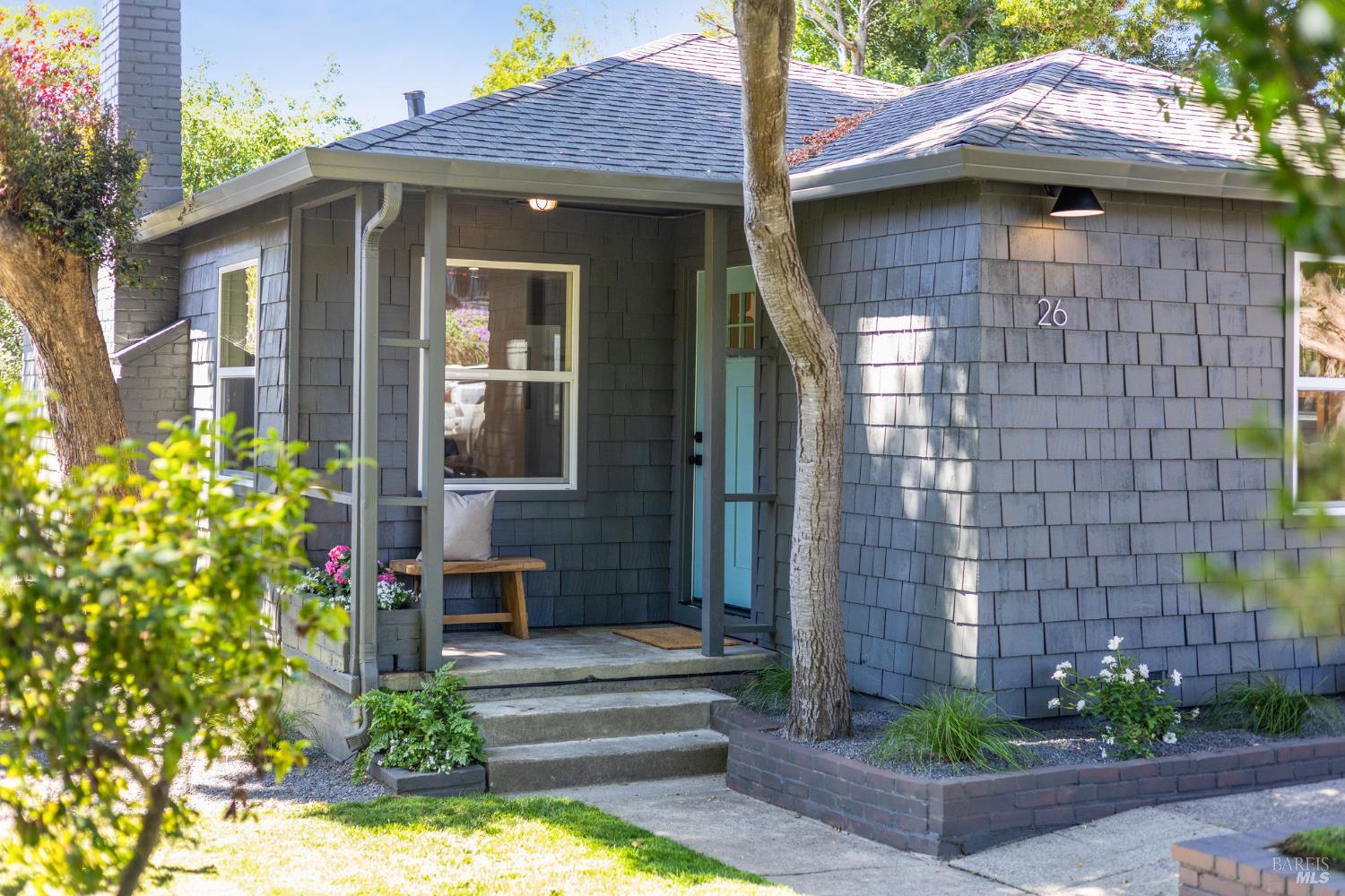 Detail Gallery Image 2 of 38 For 26 Plaza Dr, Mill Valley,  CA 94941 - 3 Beds | 2 Baths