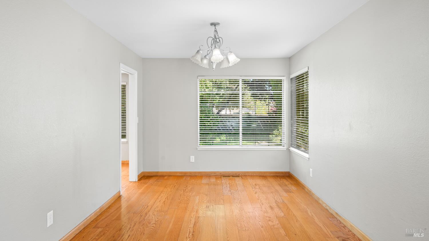 Detail Gallery Image 11 of 47 For 2474 Bay Hill Cir, Fairfield,  CA 94534 - 4 Beds | 2/1 Baths
