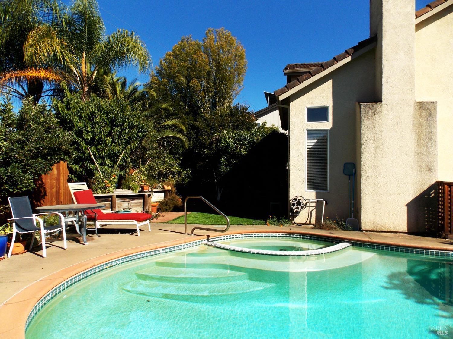 Detail Gallery Image 36 of 44 For 1349 Golf Course Dr, Windsor,  CA 95492 - 3 Beds | 2/1 Baths