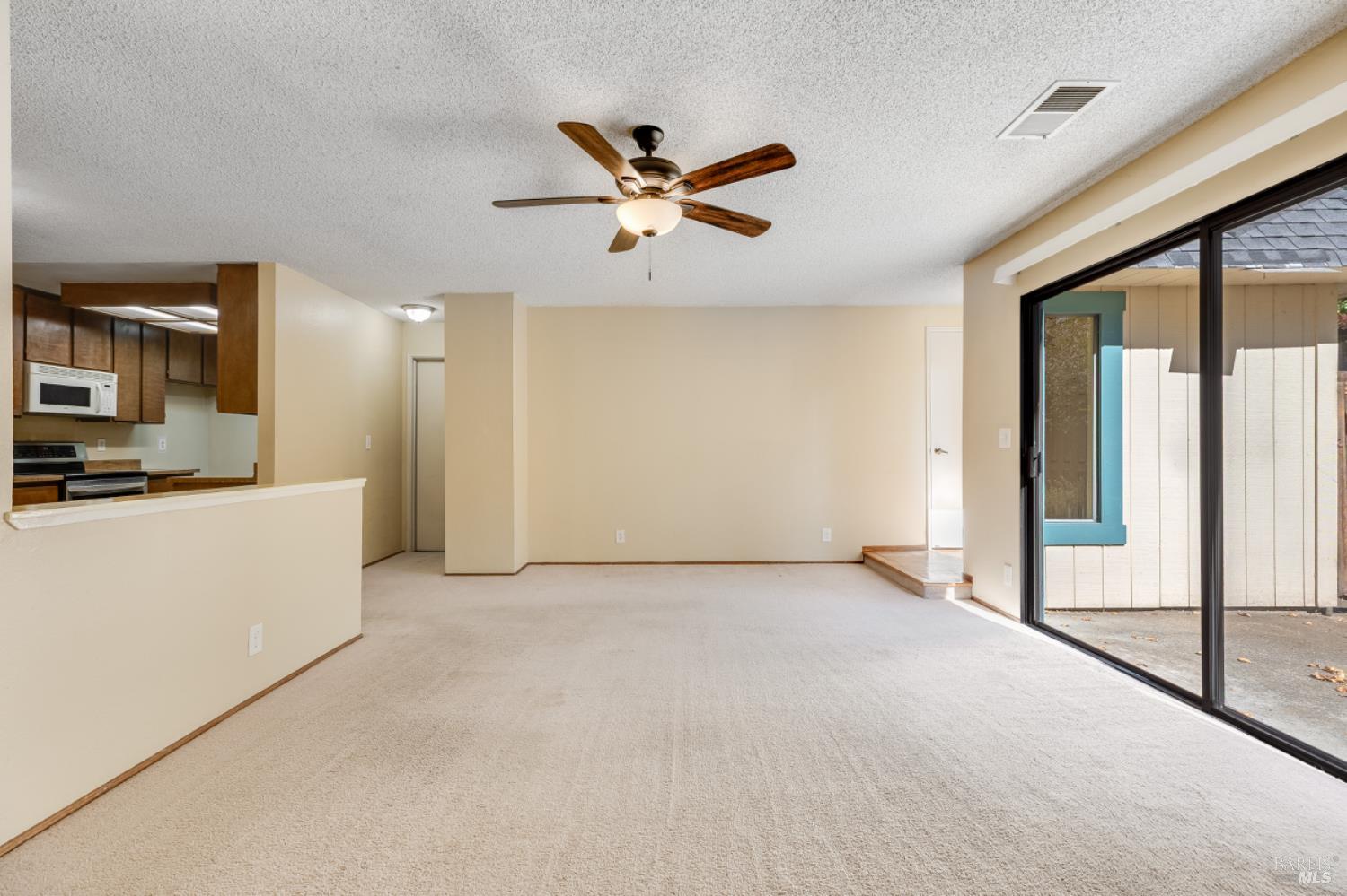 Detail Gallery Image 10 of 40 For 1517 London Cir, Benicia,  CA 94510 - 2 Beds | 2 Baths