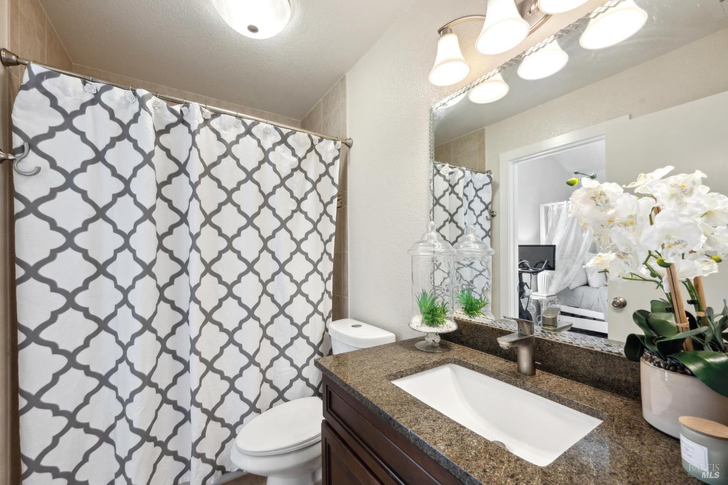 Detail Gallery Image 19 of 32 For 121 Quail Ct, Novato,  CA 94949 - 2 Beds | 2 Baths