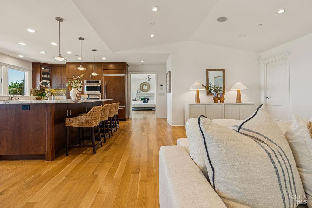 Detail Gallery Image 18 of 48 For 90 Taylor Rd, Tiburon,  CA 94920 - 5 Beds | 5/1 Baths