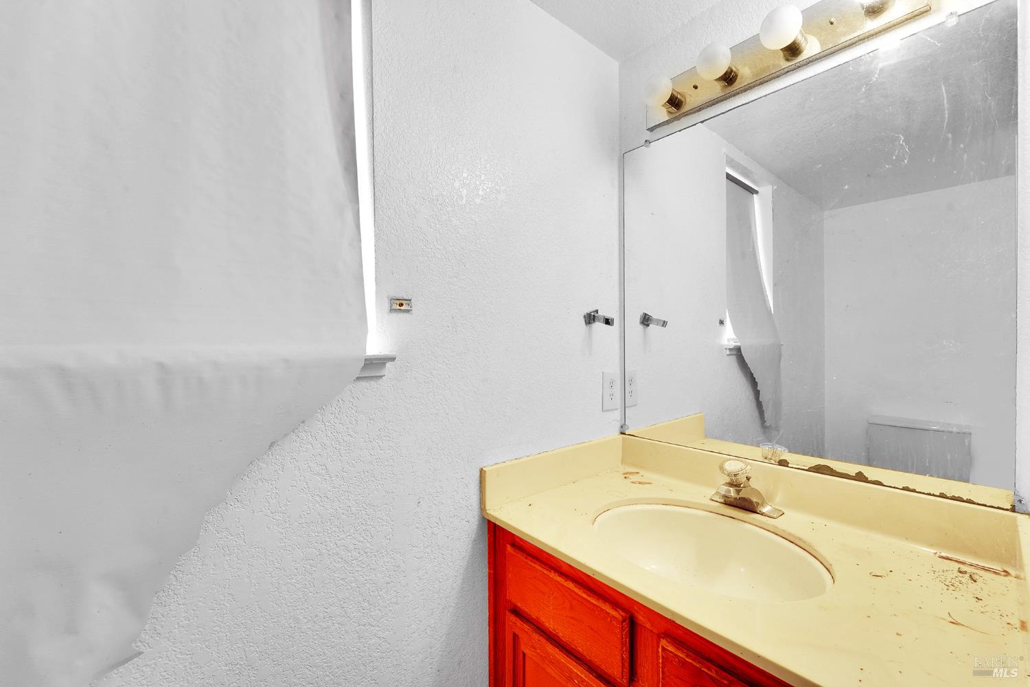 Detail Gallery Image 22 of 46 For 453 Knight Cir, Vallejo,  CA 94591 - 3 Beds | 2/1 Baths