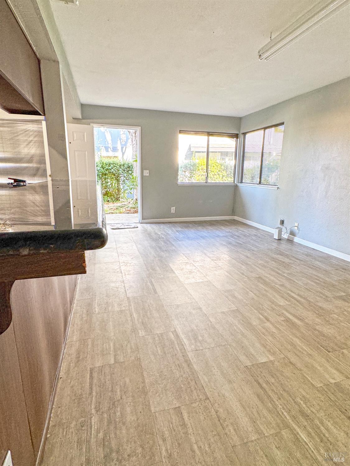 Detail Gallery Image 14 of 28 For 163 Bahia Cir, San Rafael,  CA 94901 - 2 Beds | 1 Baths