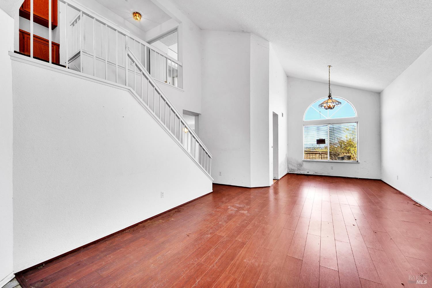 Detail Gallery Image 5 of 46 For 453 Knight Cir, Vallejo,  CA 94591 - 3 Beds | 2/1 Baths