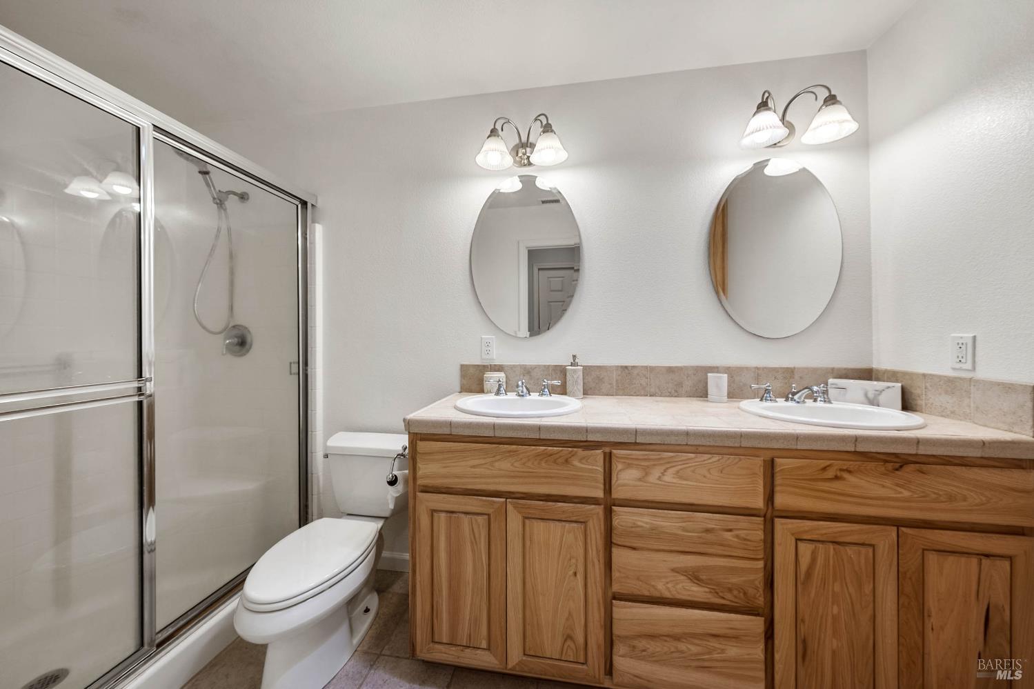 Detail Gallery Image 38 of 63 For 18164 Fishhook Ct, Hidden Valley Lake,  CA 95467 - 5 Beds | 3 Baths