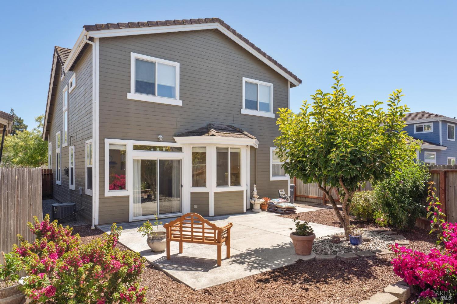 Detail Gallery Image 25 of 29 For 1463 Woodside Cir, Petaluma,  CA 94954 - 3 Beds | 2/1 Baths