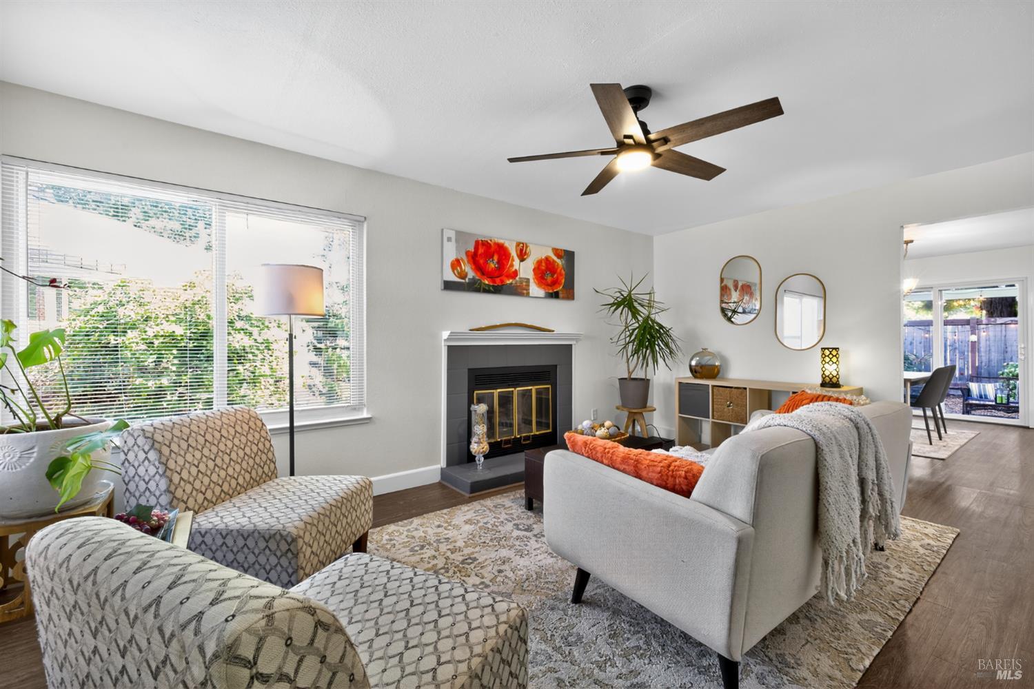Detail Gallery Image 6 of 37 For 2484 College Park Cir, Santa Rosa,  CA 95401 - 3 Beds | 2 Baths