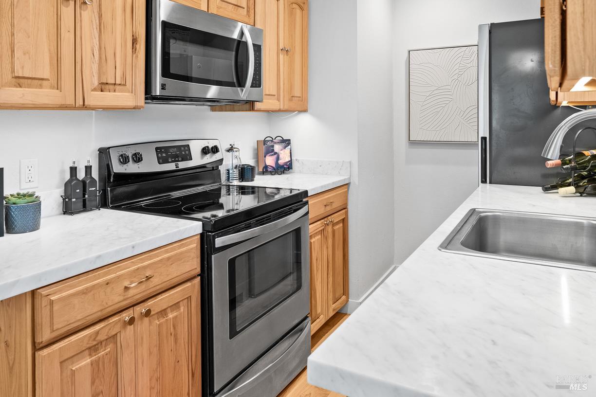 Detail Gallery Image 7 of 27 For 110 Seminary Dr 1a,  Mill Valley,  CA 94941 - 1 Beds | 1 Baths