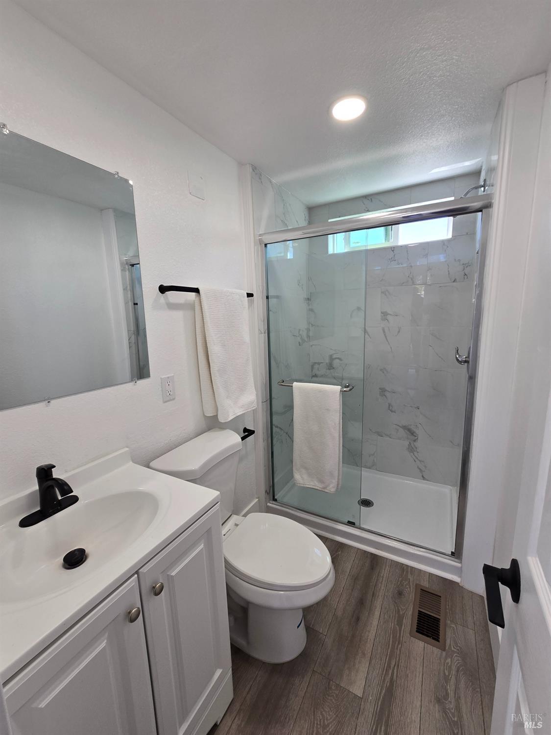 Detail Gallery Image 9 of 14 For 120 Bryce Canyon Rd, San Rafael,  CA 94903 - 3 Beds | 2 Baths