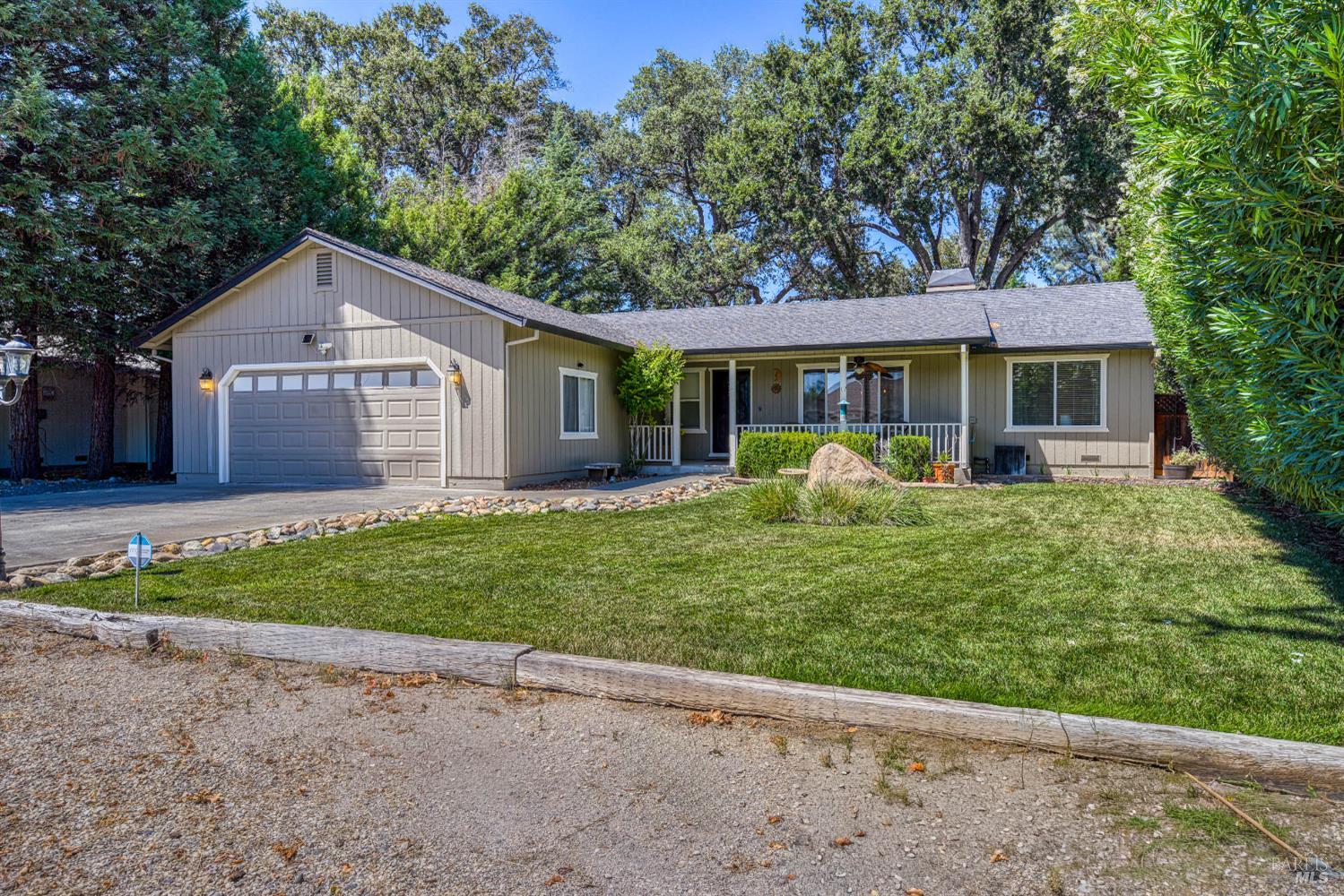 Detail Gallery Image 2 of 63 For 18164 Fishhook Ct, Hidden Valley Lake,  CA 95467 - 5 Beds | 3 Baths