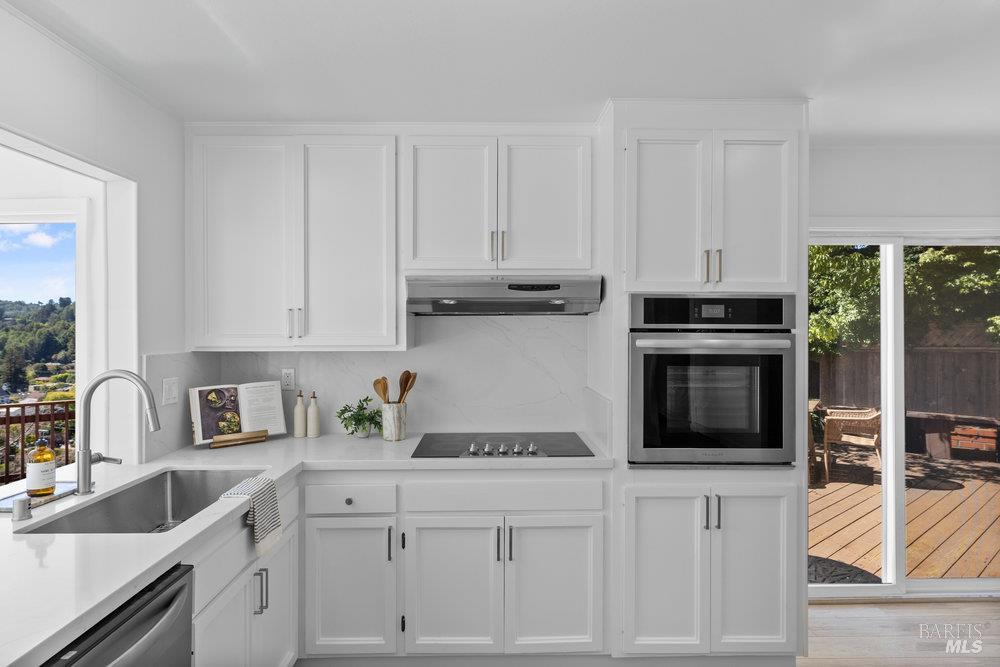 Detail Gallery Image 5 of 56 For 78 Windsor Ave, San Rafael,  CA 94901 - 4 Beds | 3 Baths