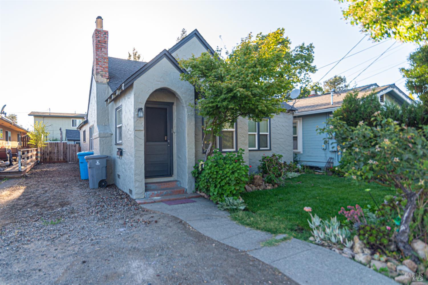 Detail Gallery Image 3 of 54 For 717 Brown St, Santa Rosa,  CA 95404 - 3 Beds | 2 Baths