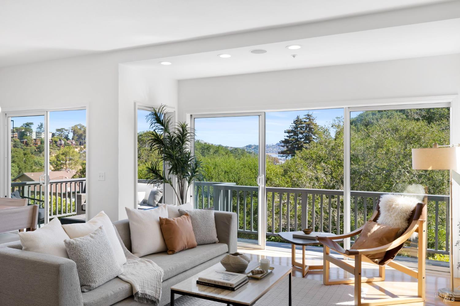 Detail Gallery Image 7 of 34 For 101 Sacramento Way, Sausalito,  CA 94965 - 4 Beds | 3 Baths