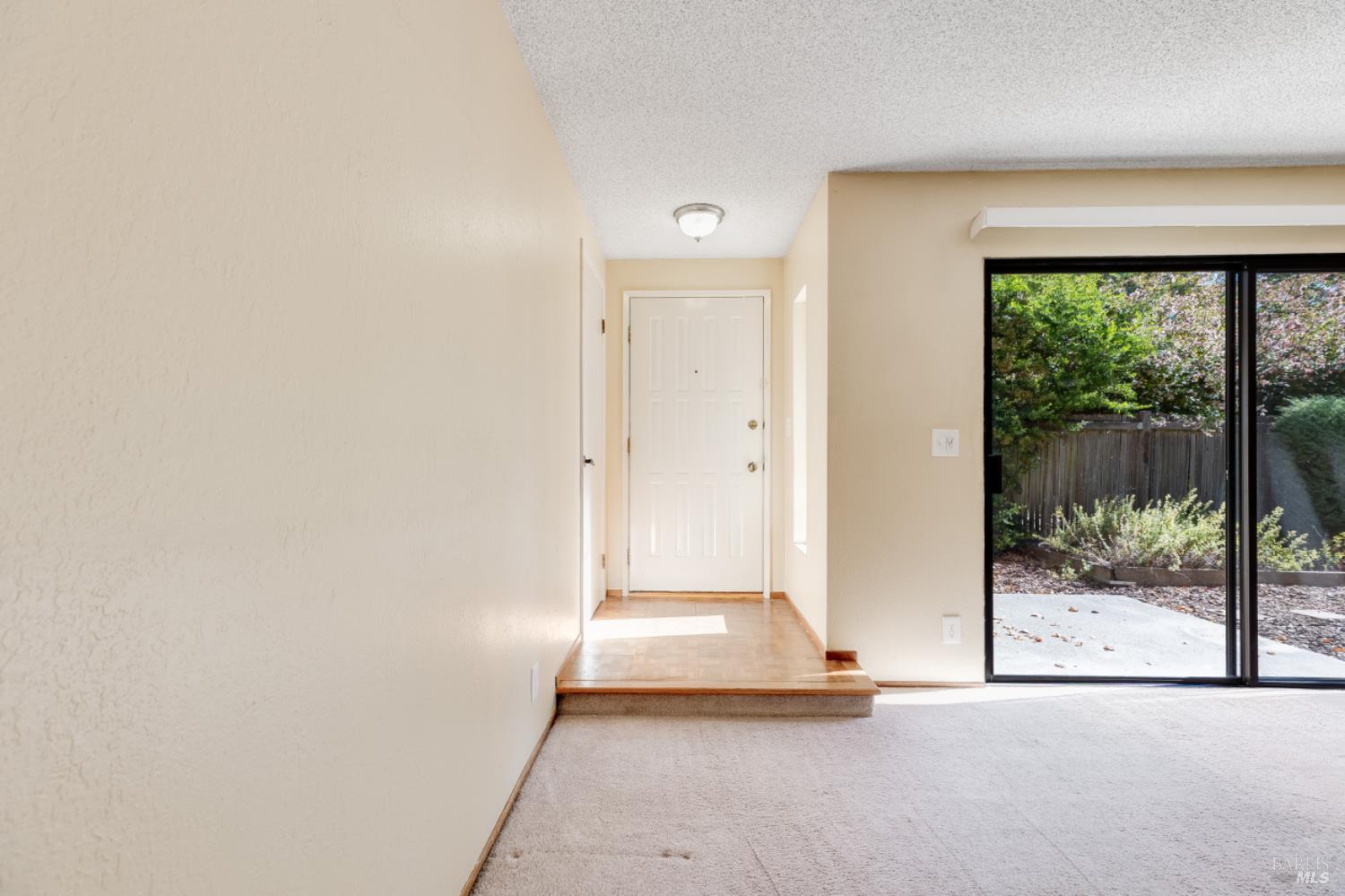 Detail Gallery Image 7 of 40 For 1517 London Cir, Benicia,  CA 94510 - 2 Beds | 2 Baths