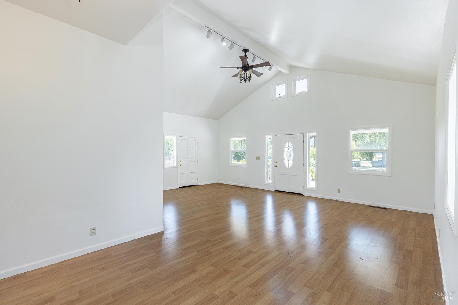Detail Gallery Image 7 of 28 For 411 Walten Way, Windsor,  CA 95492 - – Beds | – Baths