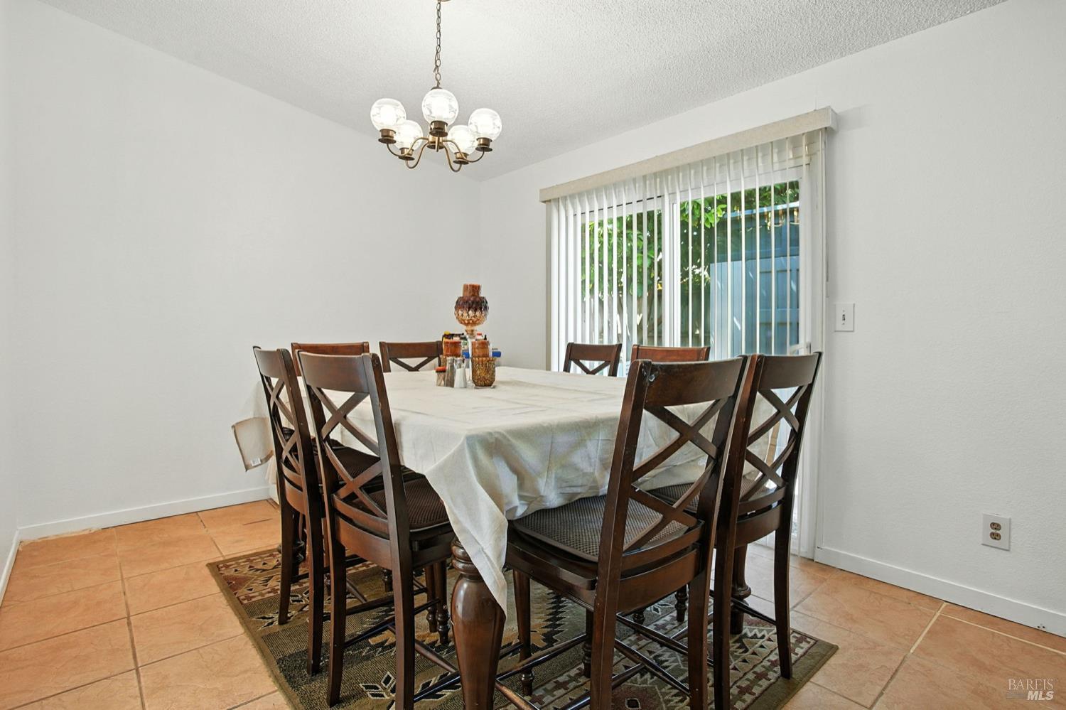 Detail Gallery Image 6 of 26 For 1843 Santa Monica St, Fairfield,  CA 94533 - 3 Beds | 2 Baths
