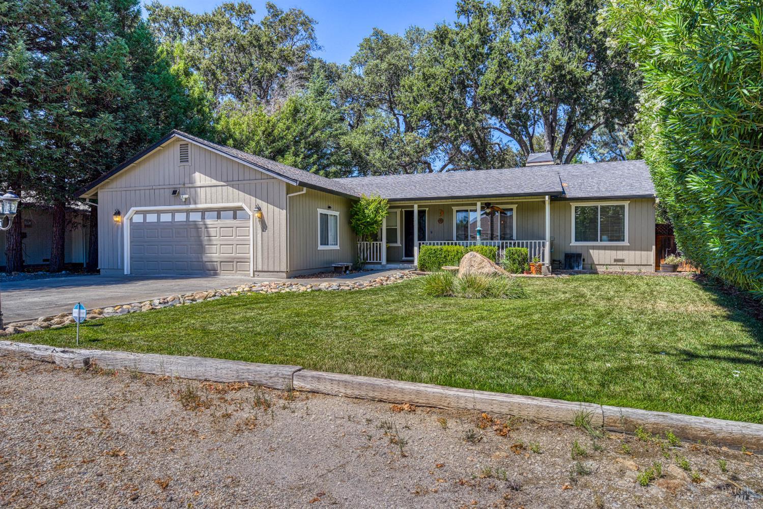 Detail Gallery Image 3 of 63 For 18164 Fishhook Ct, Hidden Valley Lake,  CA 95467 - 5 Beds | 3 Baths