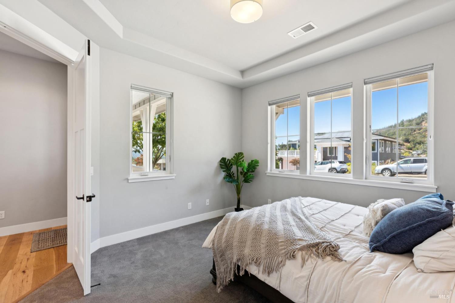 Detail Gallery Image 11 of 63 For 5980 Vista Rdgs, Santa Rosa,  CA 95409 - 5 Beds | 5 Baths