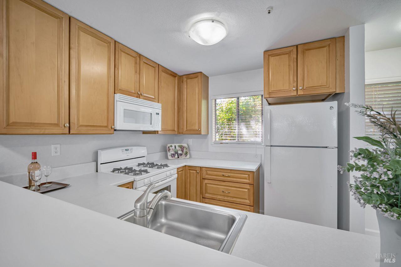 Detail Gallery Image 7 of 40 For 7767 Camino Colegio Dr, Rohnert Park,  CA 94928 - 1 Beds | 1 Baths