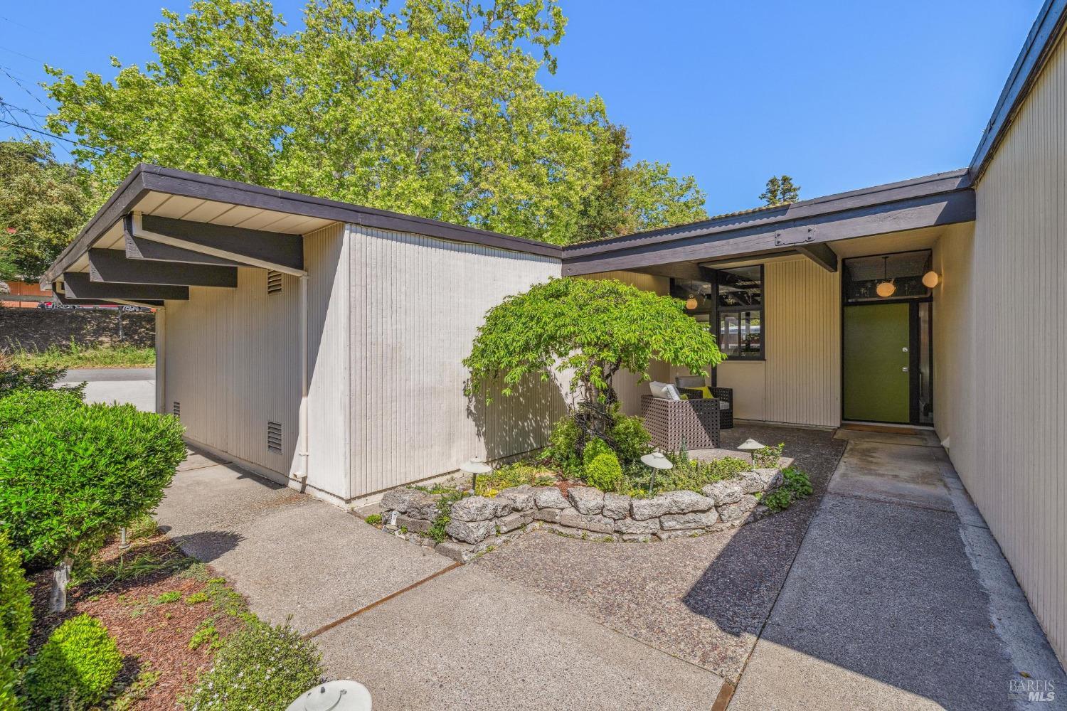 Detail Gallery Image 13 of 44 For 659 Las Colindas Rd, San Rafael,  CA 94903 - 4 Beds | 2 Baths