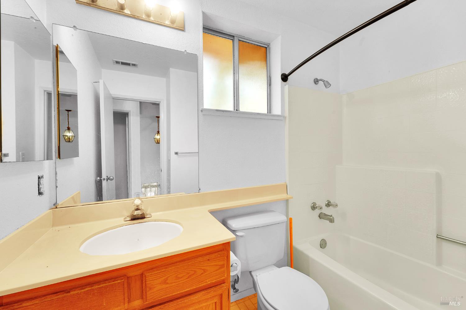 Detail Gallery Image 36 of 46 For 453 Knight Cir, Vallejo,  CA 94591 - 3 Beds | 2/1 Baths
