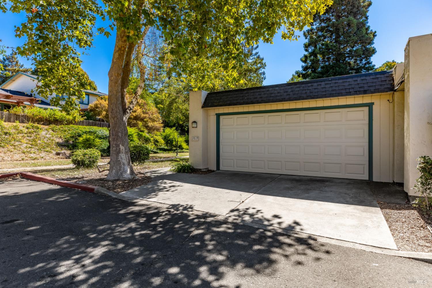 Detail Gallery Image 4 of 40 For 1517 London Cir, Benicia,  CA 94510 - 2 Beds | 2 Baths