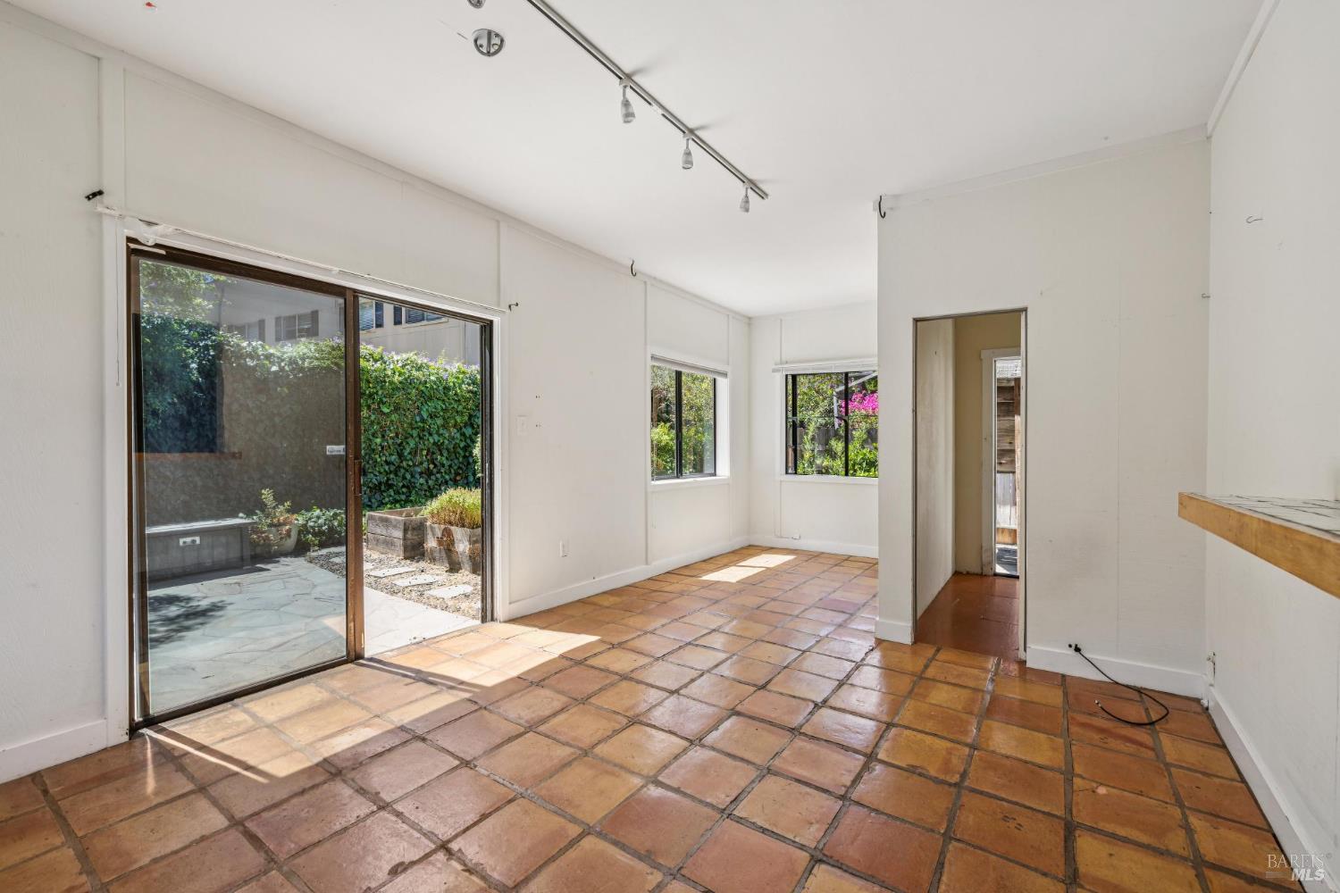 Detail Gallery Image 10 of 42 For 9 Frances St, San Rafael,  CA 94901 - 3 Beds | 2 Baths