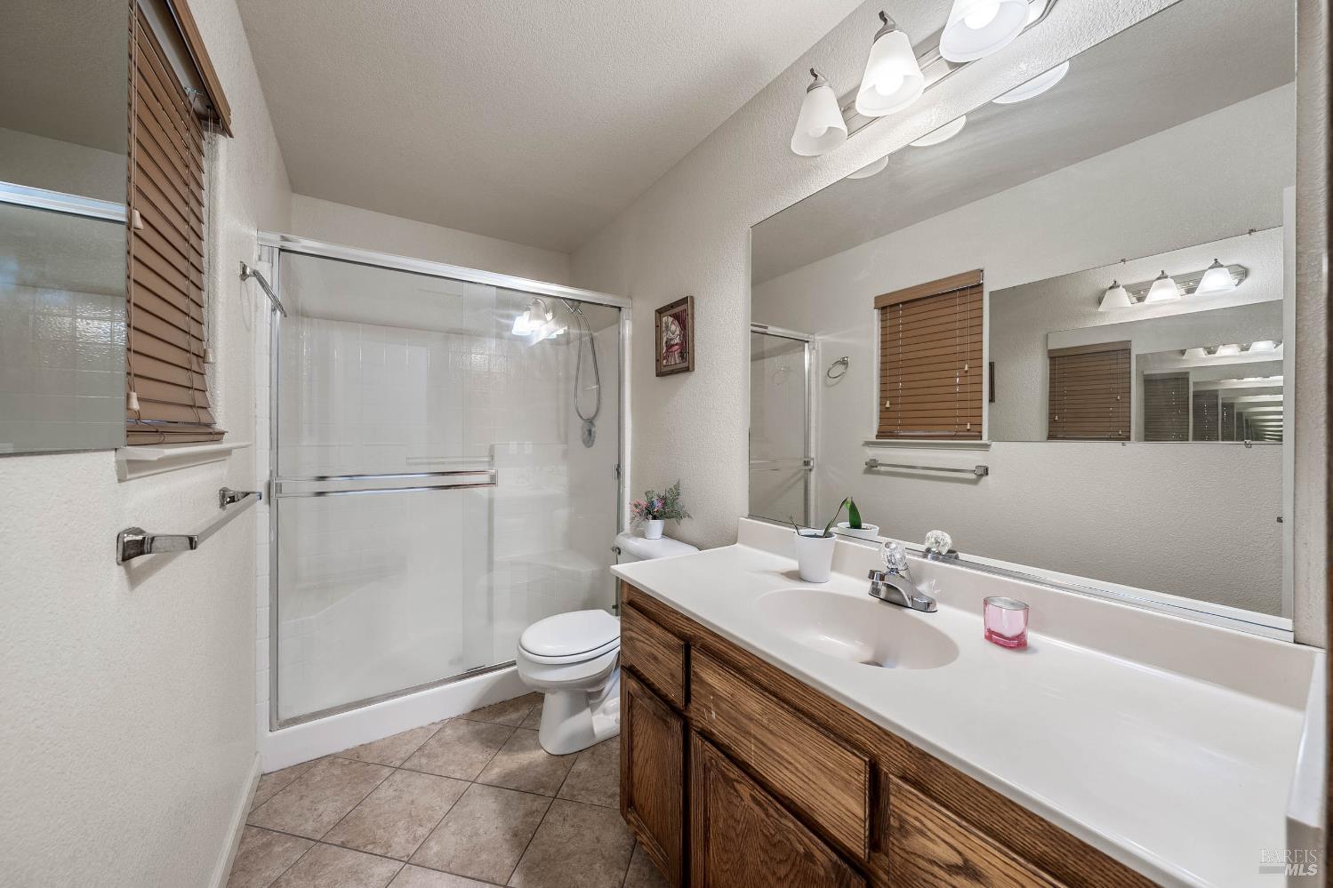 Detail Gallery Image 32 of 63 For 18164 Fishhook Ct, Hidden Valley Lake,  CA 95467 - 5 Beds | 3 Baths