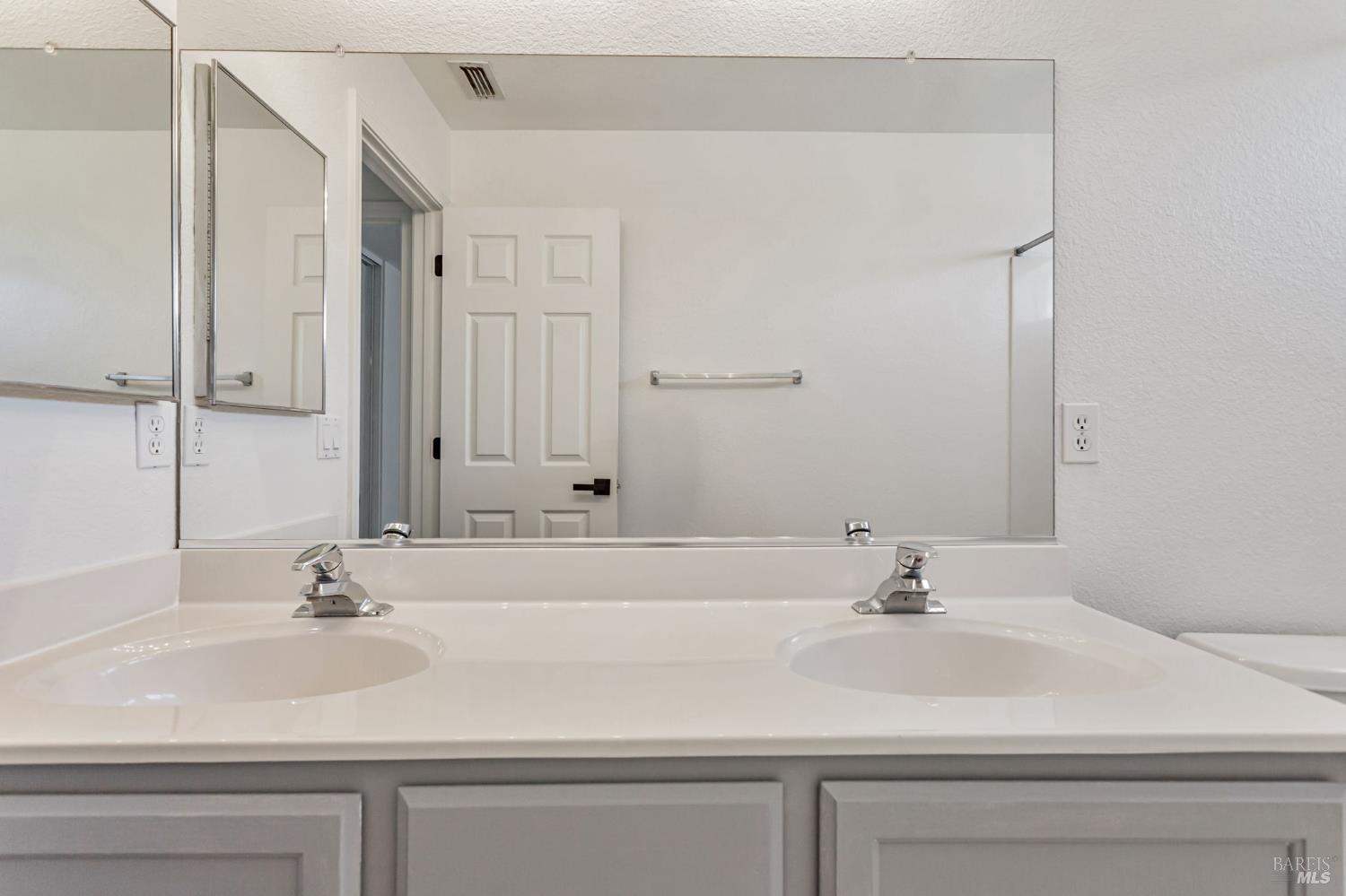 Detail Gallery Image 42 of 54 For 1048 Stillspring Dr, Vacaville,  CA 95687 - 5 Beds | 3 Baths