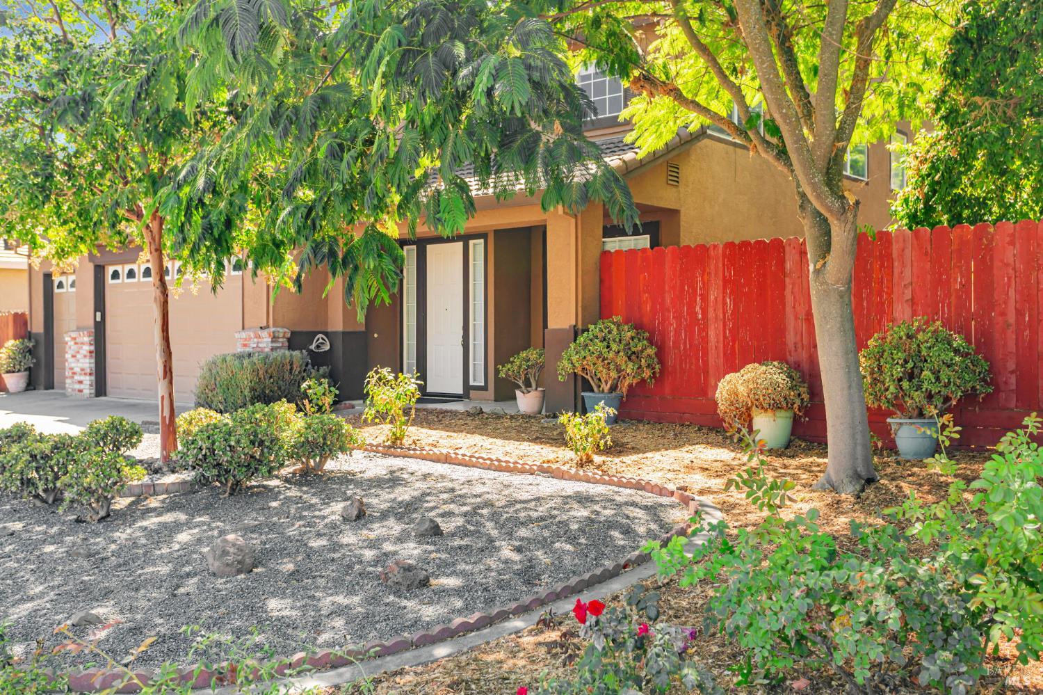 Detail Gallery Image 3 of 54 For 1048 Stillspring Dr, Vacaville,  CA 95687 - 5 Beds | 3 Baths