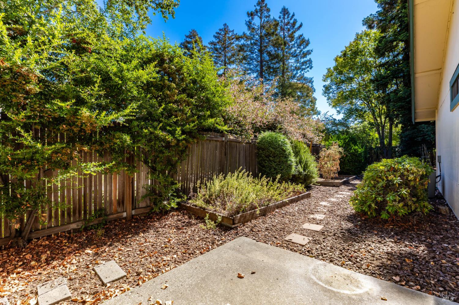 Detail Gallery Image 33 of 40 For 1517 London Cir, Benicia,  CA 94510 - 2 Beds | 2 Baths