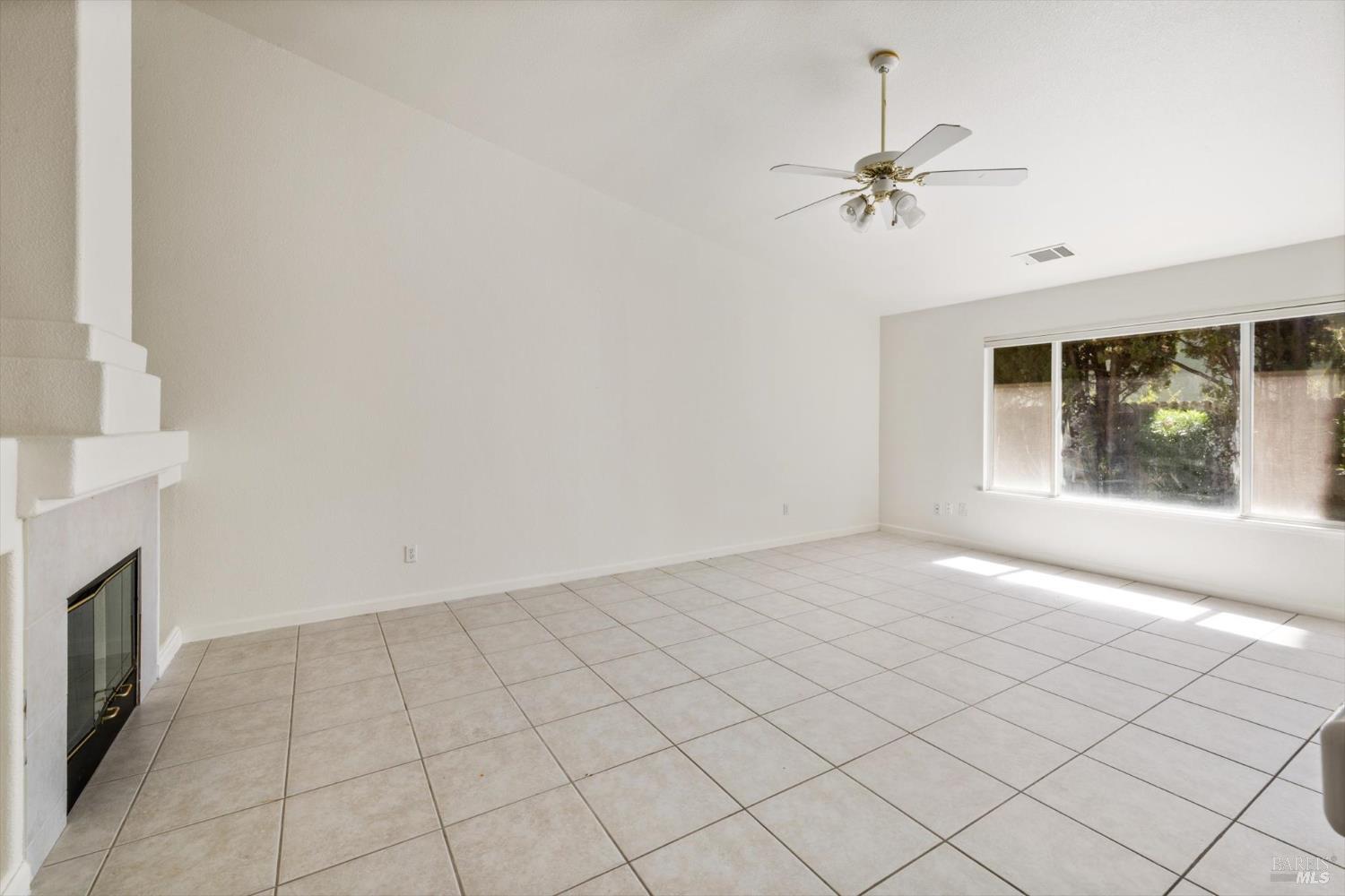 Detail Gallery Image 12 of 40 For 3283 Lagunita Cir, Fairfield,  CA 94533 - 4 Beds | 2 Baths