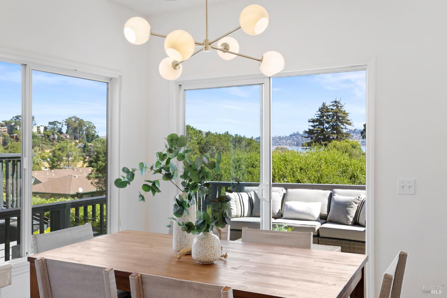 Detail Gallery Image 9 of 34 For 101 Sacramento Way, Sausalito,  CA 94965 - 4 Beds | 3 Baths