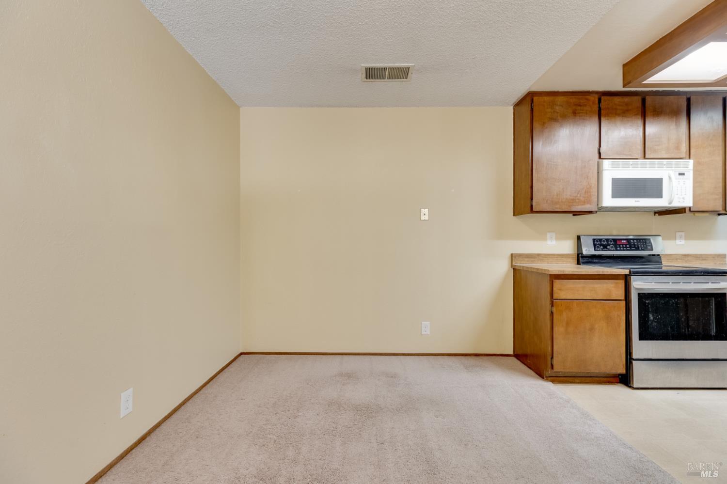 Detail Gallery Image 15 of 40 For 1517 London Cir, Benicia,  CA 94510 - 2 Beds | 2 Baths