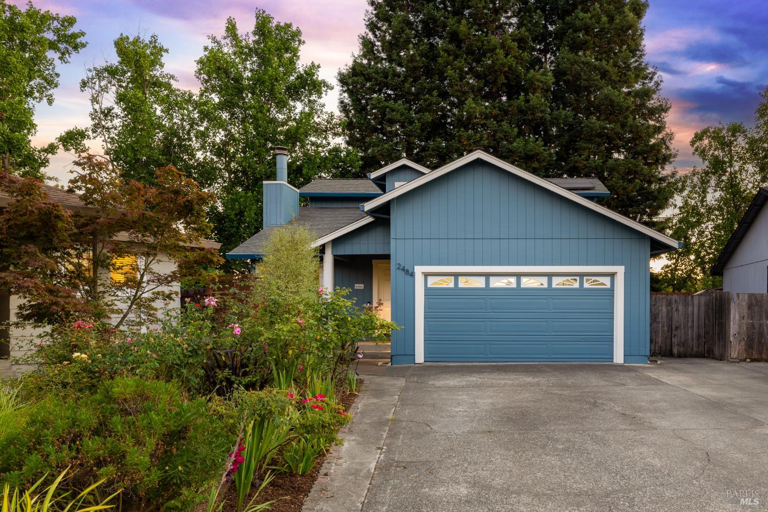 Detail Gallery Image 2 of 37 For 2484 College Park Cir, Santa Rosa,  CA 95401 - 3 Beds | 2 Baths